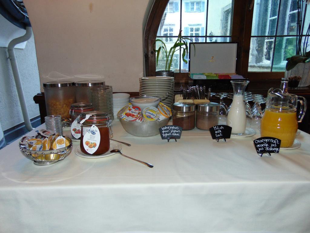 Zunfthaus Zur Rebleuten Кур Екстериор снимка