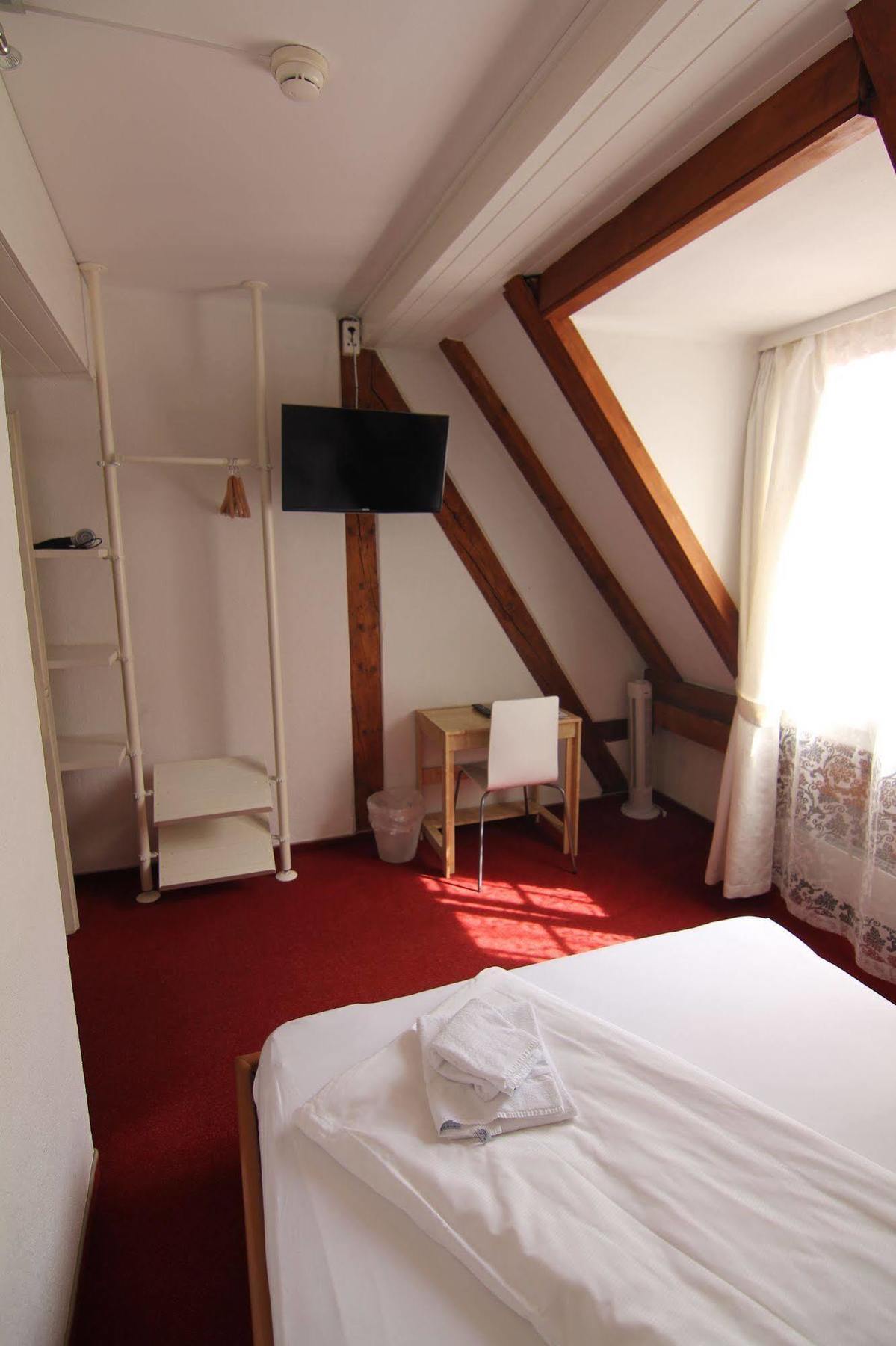 Zunfthaus Zur Rebleuten Кур Екстериор снимка