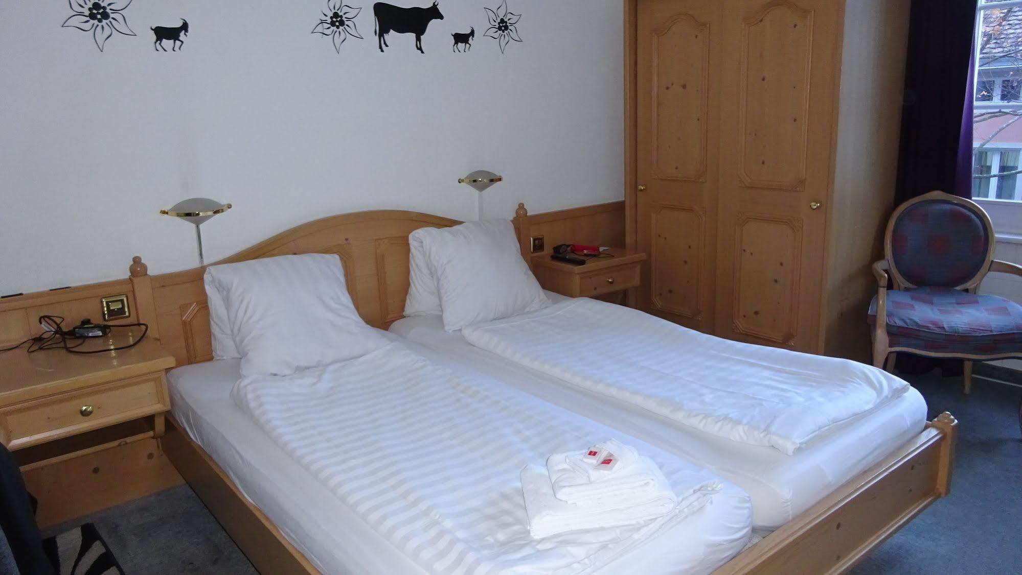 Zunfthaus Zur Rebleuten Кур Екстериор снимка